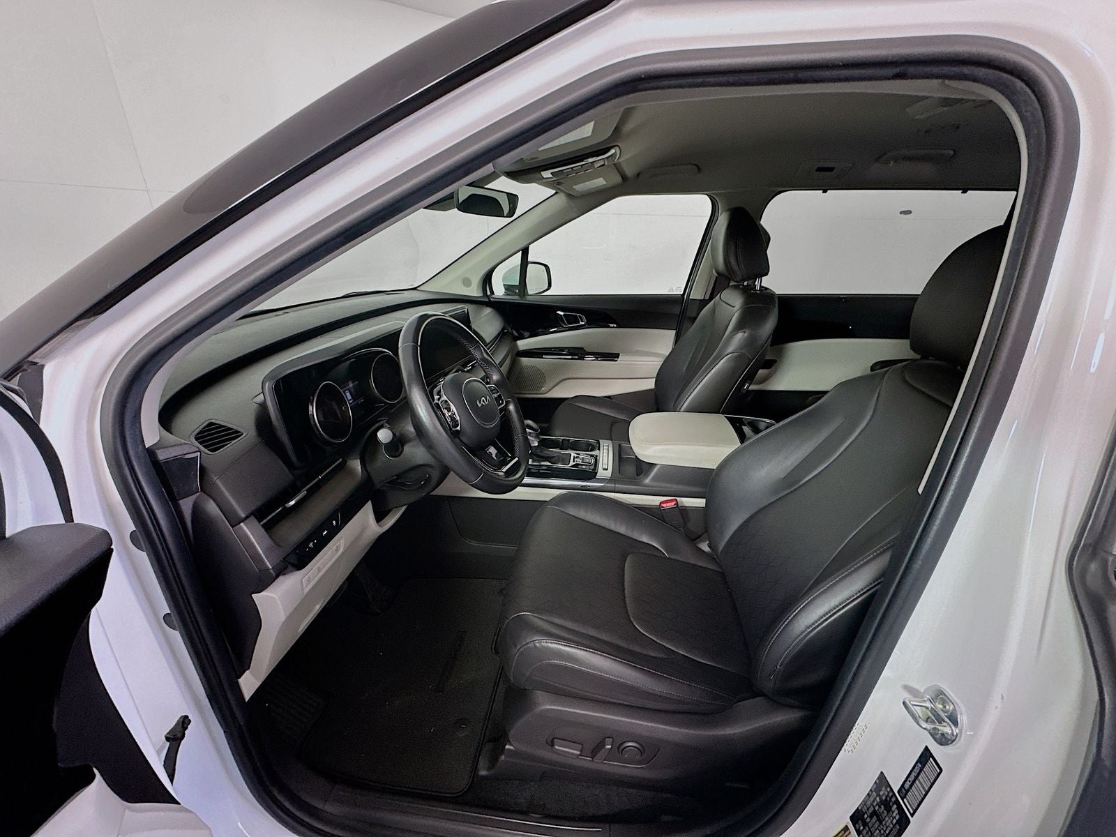 2023 Kia Carnival EX