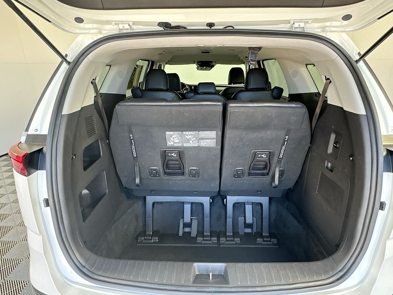 2023 Kia Carnival EX