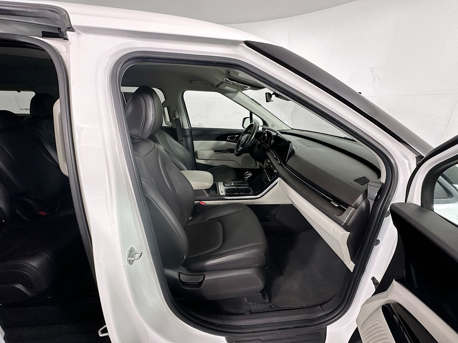 2023 Kia Carnival EX