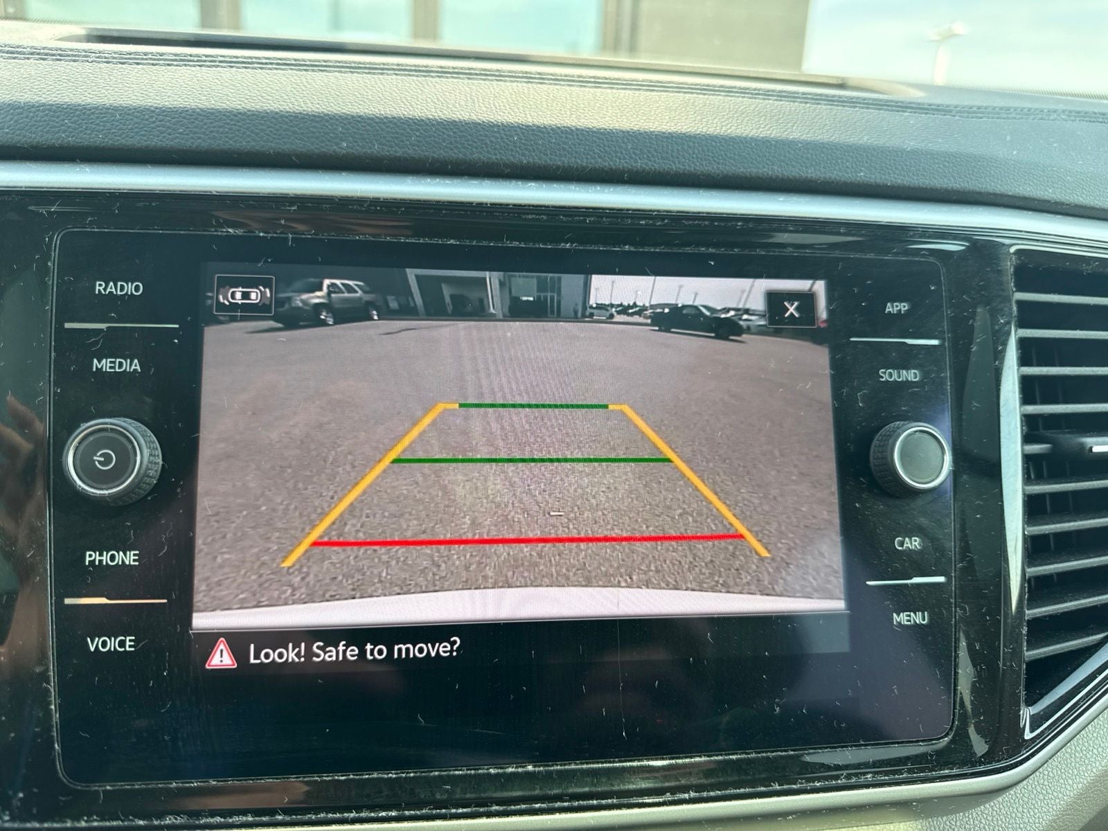 2022 Volkswagen Atlas 3.6L V6 SE w/Technology