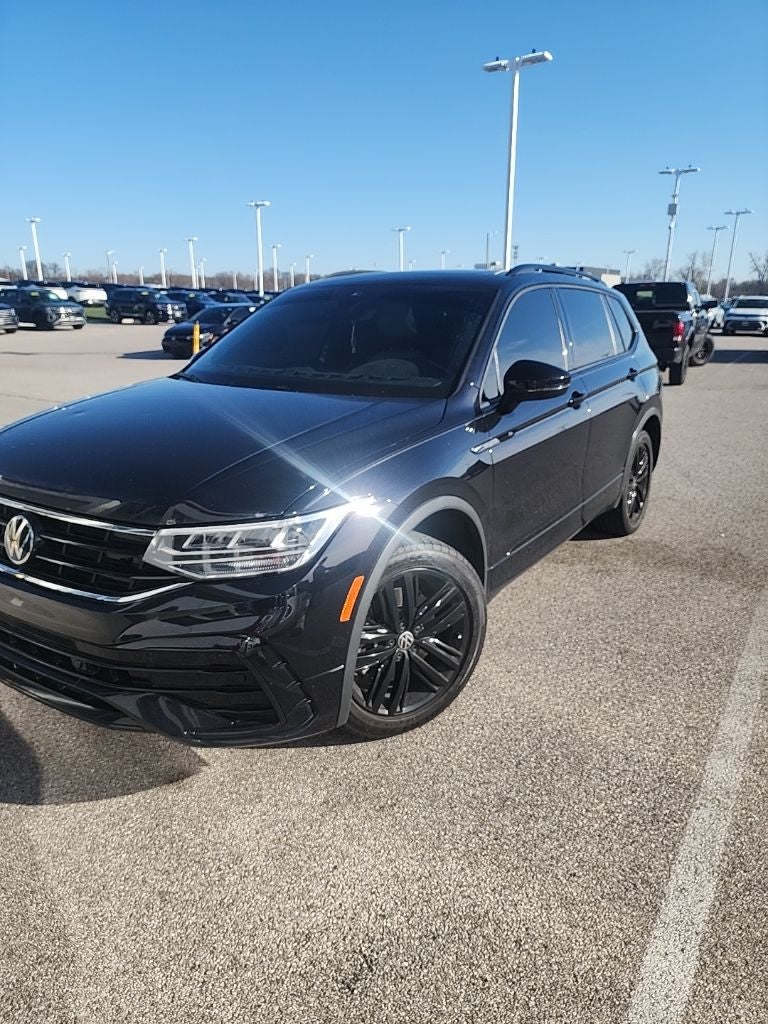 2022 Volkswagen Tiguan SE R-Line Black