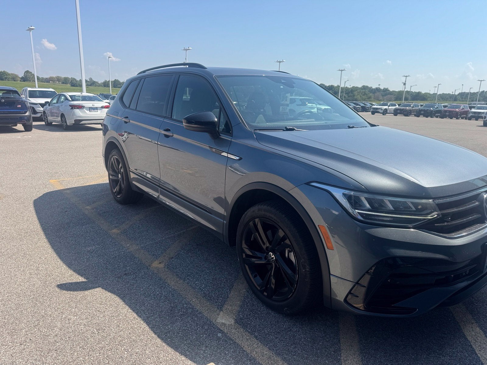 2023 Volkswagen Tiguan SE R-Line Black