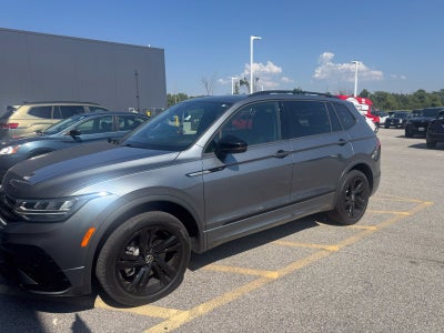 2023 Volkswagen Tiguan SE R-Line Black