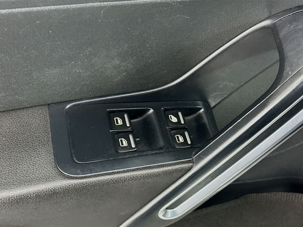 2013 Volkswagen Beetle Convertible 2.5L